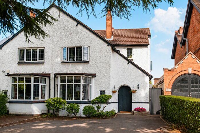 4 Bedroom Semi-Detached House For Sale In Warwick Road, Solihull, West Midlands, B92