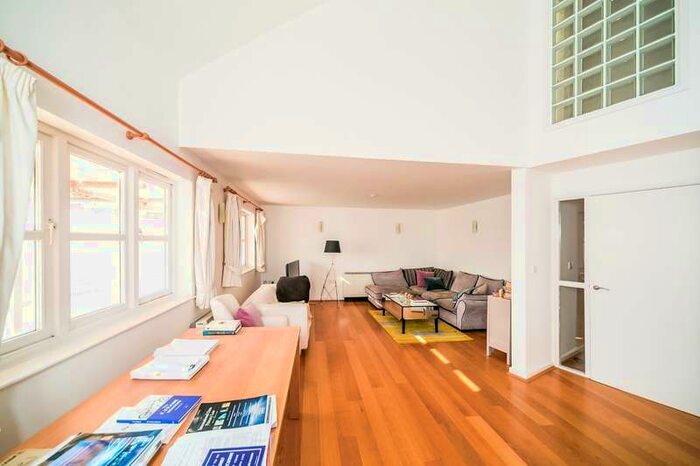 2 Bedroom Flat To Rent In Kennet Walk, RG1