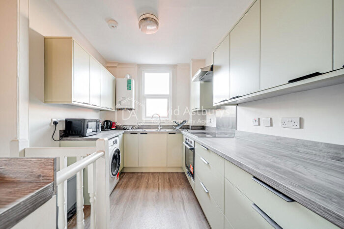 3 Bedroom Apartment To Rent In Newton Road, Cricklewood, London, NW2