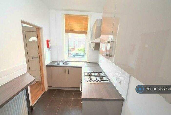 2 Bedroom Terraced House To Rent In Cross Flatts Terrace, Leeds, LS11