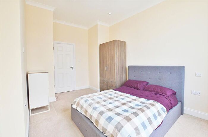 1 Bedroom Flat To Rent In Sapphire Court, High Street, Slough, SL1