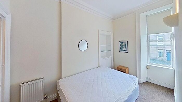 3 Bedroom Flat To Rent In Grindlay Street, Edinburgh, EH3