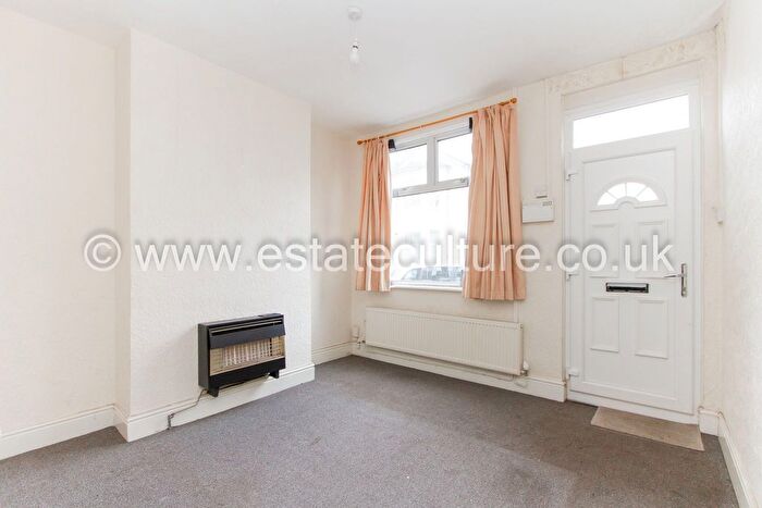 2 Bedroom Terraced House For Sale In George Elliot Road, Coventry, CV1 - Photo 3