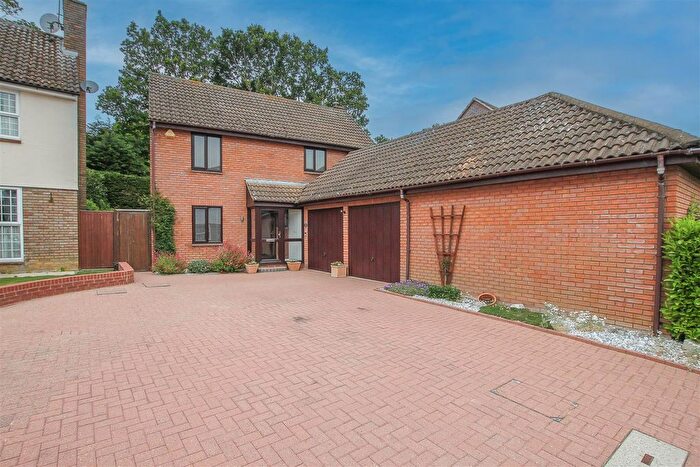 4 Bedroom Detached House For Sale In Roding Drive, Kelvedon Hatch, Brentwood, CM15