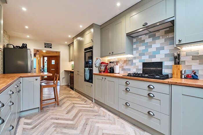 4 Bedroom Detached House For Sale In Newlands Way, Broadstone, BH18