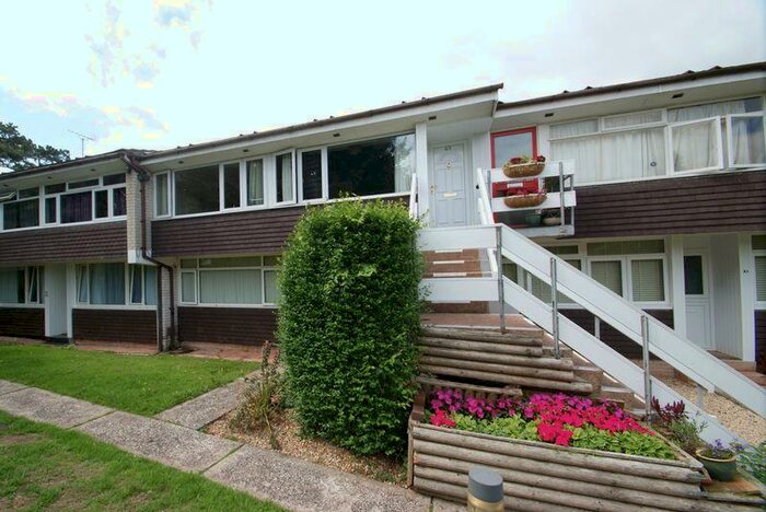 2 Bedroom Flat To Rent In Spacious Modern Apartment At Woodwater Lane, Exeter, EX2