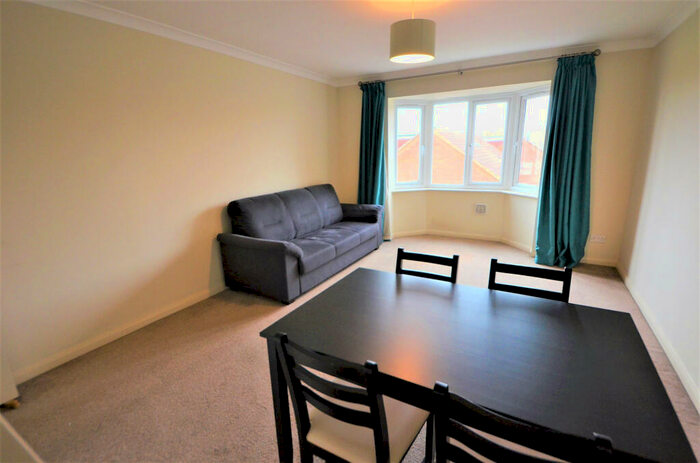2 Bedroom Apartment To Rent In Bunning Way, Islington, N7
