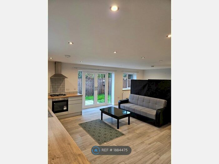 Studio To Rent In Eliman Avenue, Slough, SL2