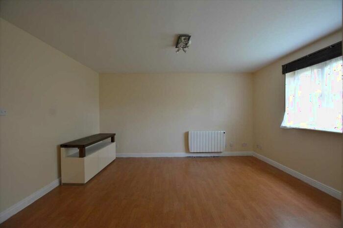 2 Bedroom Apartment To Rent In Upton Close, Cricklewood, NW2