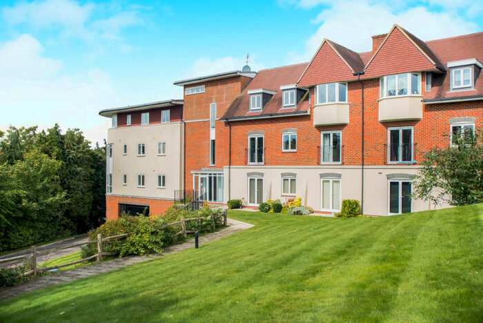 2 Bedroom Apartment To Rent In Horsham Road, Dorking, RH4