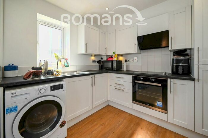 2 Bedroom Flat To Rent In High Street, Crowthorne, RG45
