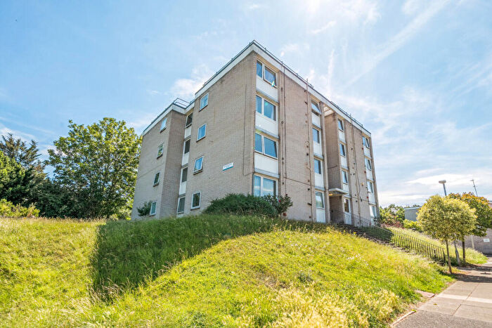2 Bedroom Flat For Sale In Brenchley Gardens, Forest Hill, London, SE23