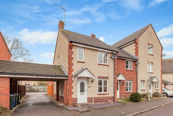 2 Bedroom End Of Terrace House To Rent In Siskin Road, Bicester, OX26