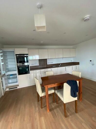 4 Bedroom Flat To Rent In Marner Point, Jefferson Plaza, Bow, Bromley-By-Bow, Stratford, London, E3