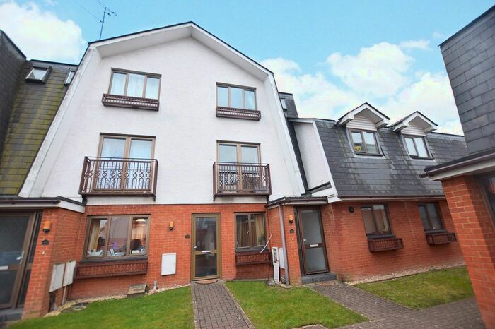 2 Bedroom Maisonette To Rent In Braeside, Binfield, Bracknell, Berkshire, RG12