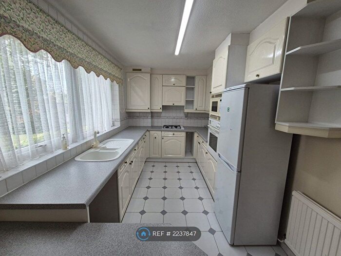 2 Bedroom Flat To Rent In Hendon Lane, London, N3