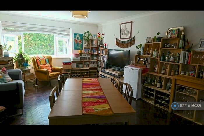 2 Bedroom Flat To Rent In Fl Hillview Court, London, SE19