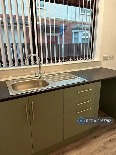 1 Bedroom Flat To Rent In Crescent House, Chester, CH3