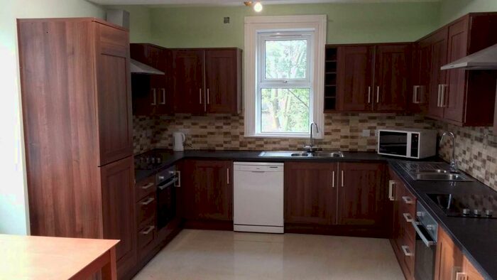 9 Bedroom Semi-Detached House To Rent In Victoria Road, Fallowfield, M14