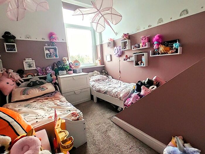 3 Bedroom End Of Terrace House For Sale In Packington Street, Thornton, Bradford, BD13