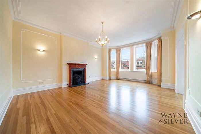 3 Bedroom Flat To Rent In Chesterford Gardens, Hampstead, NW3