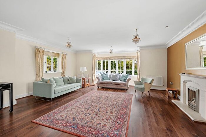 4 Bedroom Detached House For Sale In Churchfields Avenue, Weybridge, KT13