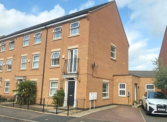 5 Bedroom Semi Detached House For Sale In Buckthorn Road, Hampton Hargate, Peterborough, PE7