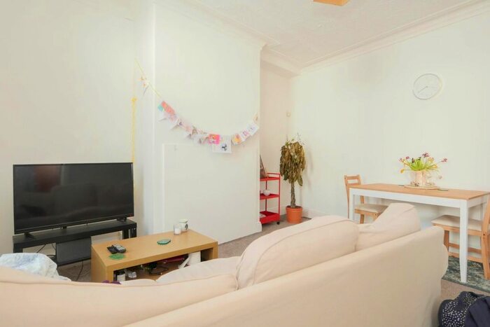2 Bedroom End Of Terrace House To Rent In Salisbury Avenue, Leeds, LS12