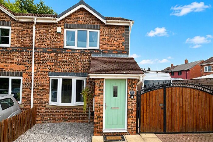 2 Bedroom Semi Detached House For Sale In Wood Park View, Barnsley, S71