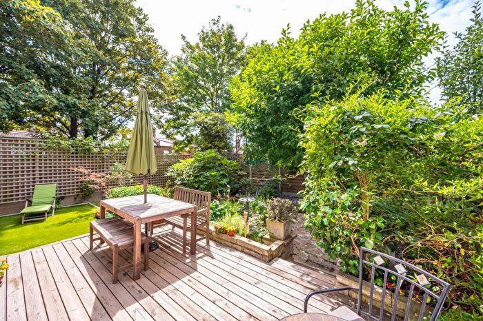 5 Bedroom End Of Terrace House For Sale In Samantha Close, Walthamstow, London, E17