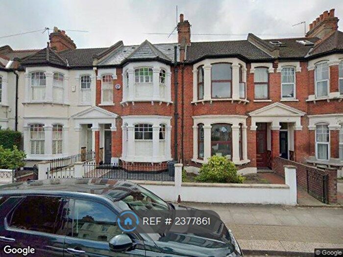2 Bedroom Flat To Rent In Laitwood Road, London, SW12