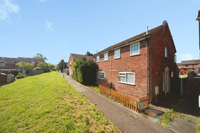 2 Bedroom Semi-Detached House For Sale In Osprey Walk, Luton, LU4