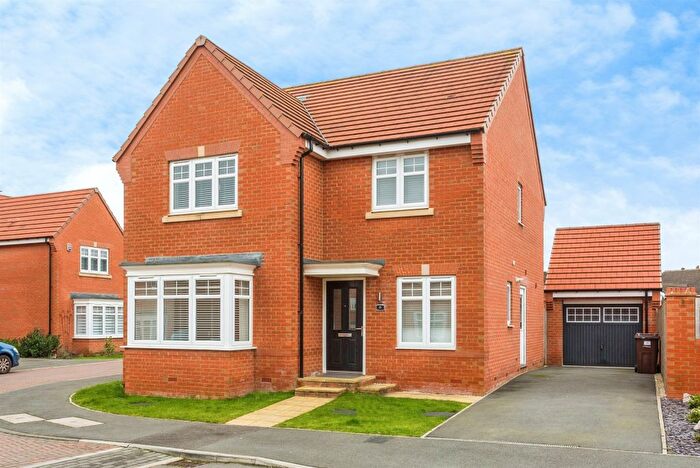 4 Bedroom Houseboat For Sale In Burkwood Drive, Wakefield, WF1