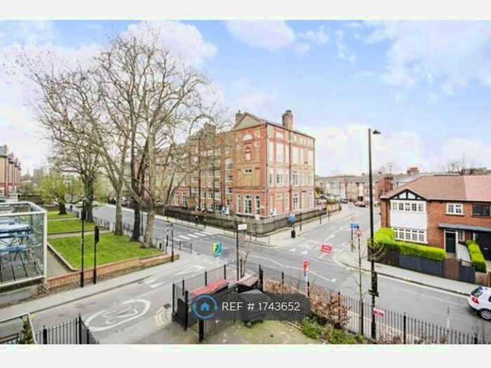 3 Bedroom Flat To Rent In Portcullis House, London, E8