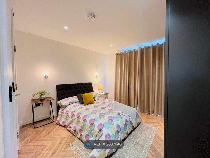 1 Bedroom Flat To Rent In Hounslow, Middlesex, TW5