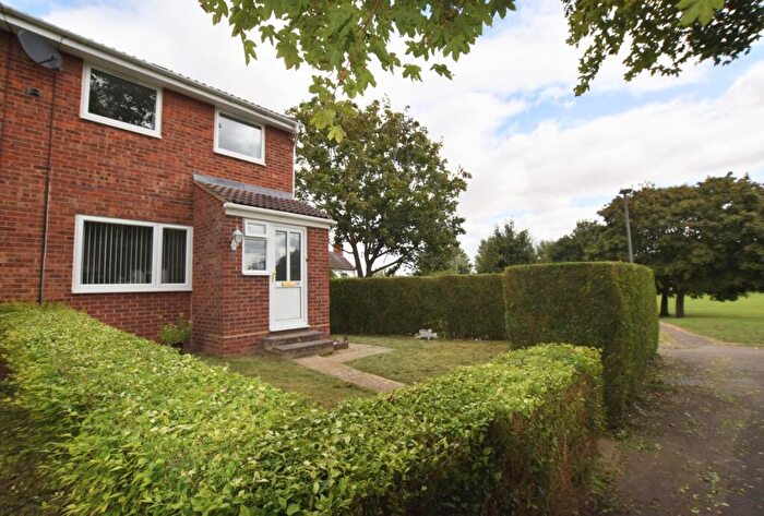 3 Bedroom End Of Terrace House To Rent In Carroll Close, Newport Pagnell, MK16