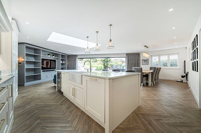 5 Bedroom Semi Detached House For Sale In Eyre Close, Gidea Park, RM2