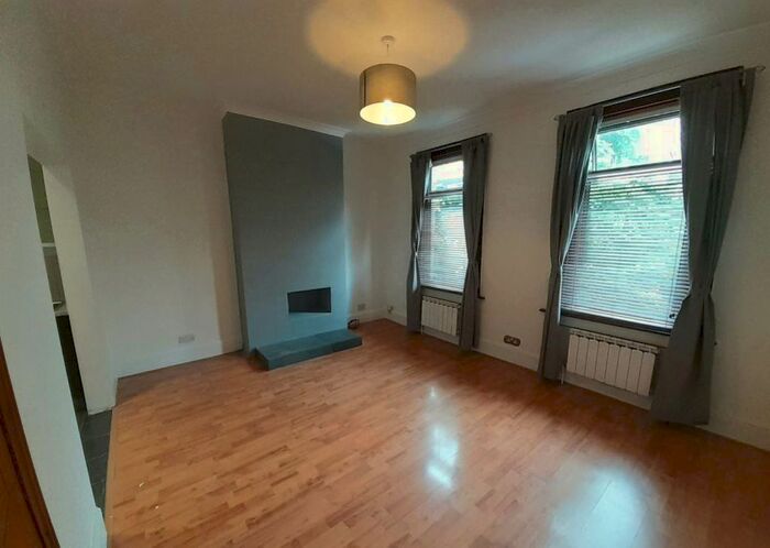 2 Bedroom Flat To Rent In Stanley Road, Ilford, IG1