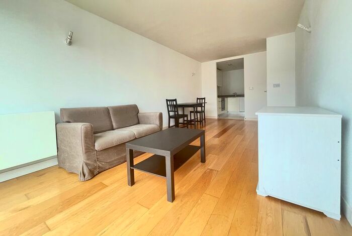 1 Bedroom Flat To Rent In Station Approach, Hayes, UB3