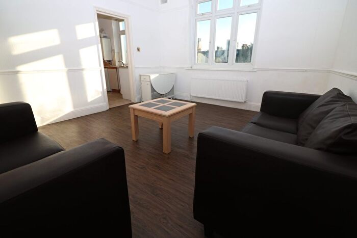 2 Bedroom Flat To Rent In Tollington Park, London, N4