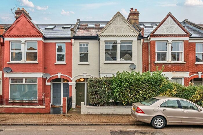 2 Bedroom Flat To Rent In Penwith Road, London, SW18