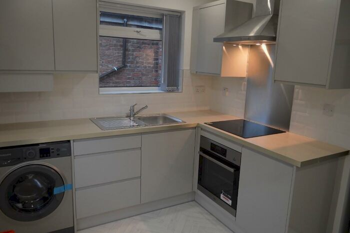 4 Bedroom Flat To Rent In Aigburth Road, Liverpool, Merseyside, L17