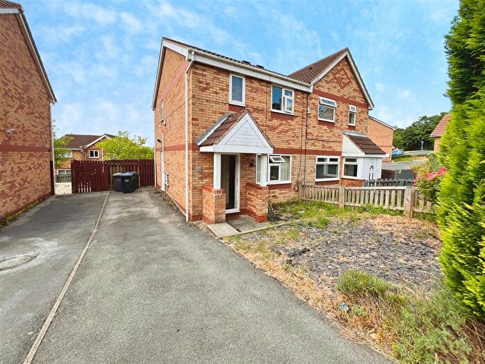 3 Bedroom Semi-Detached House For Sale In Ploughmans Croft, Bradford, BD2