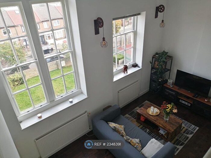2 Bedroom Flat To Rent In Broadway Lofts, London, SW17