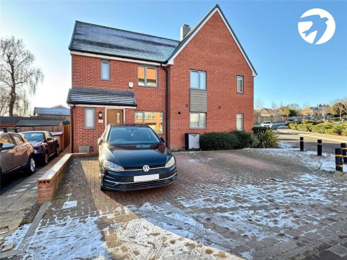 3 Bedroom Semi Detached House For Sale In Gala Avenue, Swanley, Kent, BR8