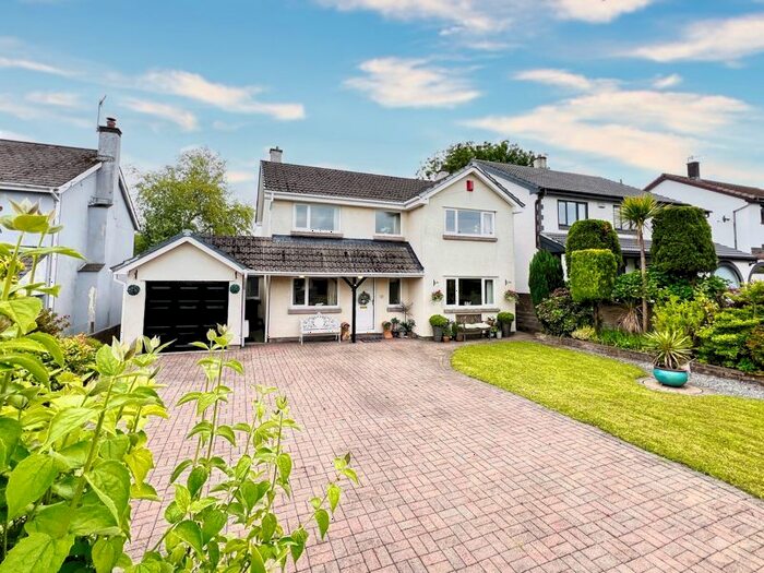 4 Bedroom Detached House For Sale In Darren View, Maesteg, Bridgend, CF34