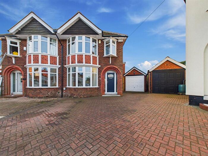 4 Bedroom Semi-Detached House For Sale In Hillcrest Avenue, Hessle, HU13
