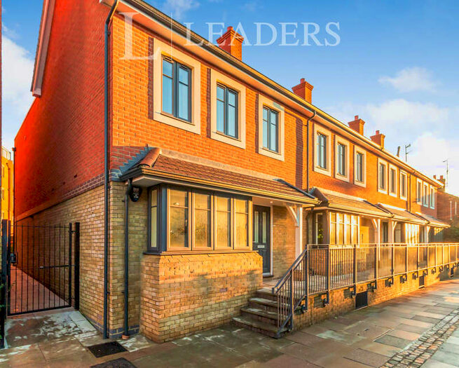 2 Bedroom Maisonette Flat To Rent In The Arc, Aylesbury, HP21