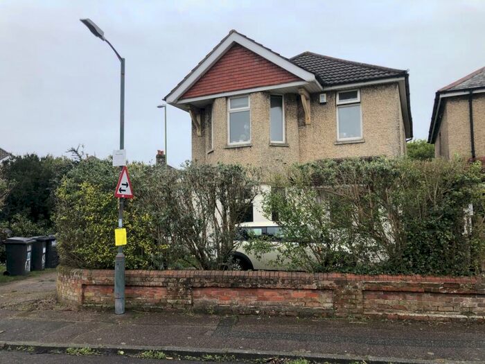 5 Bedroom House To Rent In Bedroom Detached House In Winton, BH9