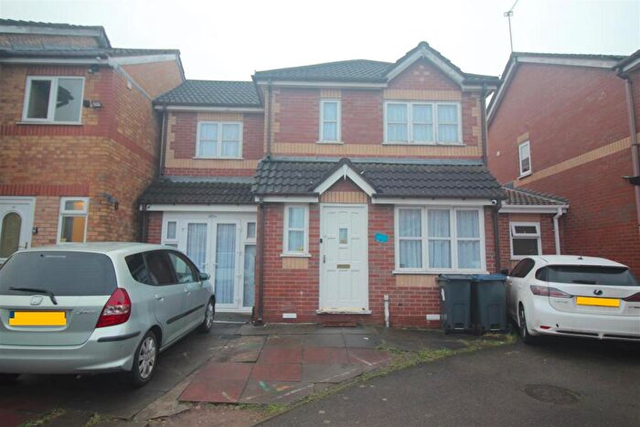 3 Bedroom End Of Terrace House For Sale In Mill Burn Way, Birmingham, B9